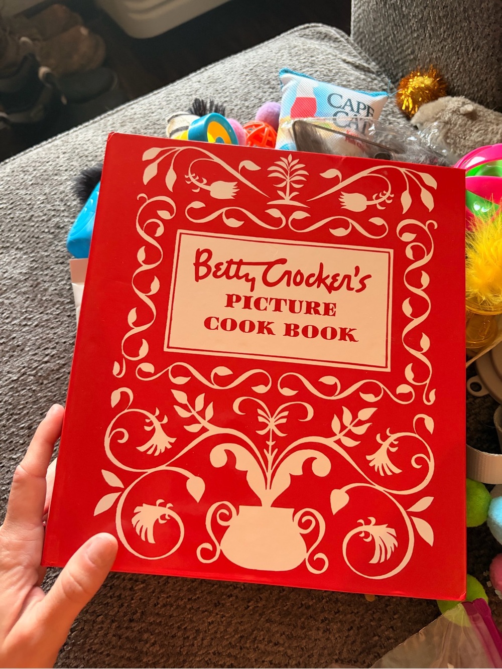 Betty Crocker Red picture cook book